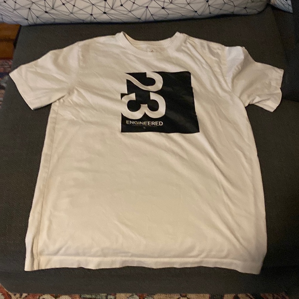 Engineered 23 Jorden shirt - Size M